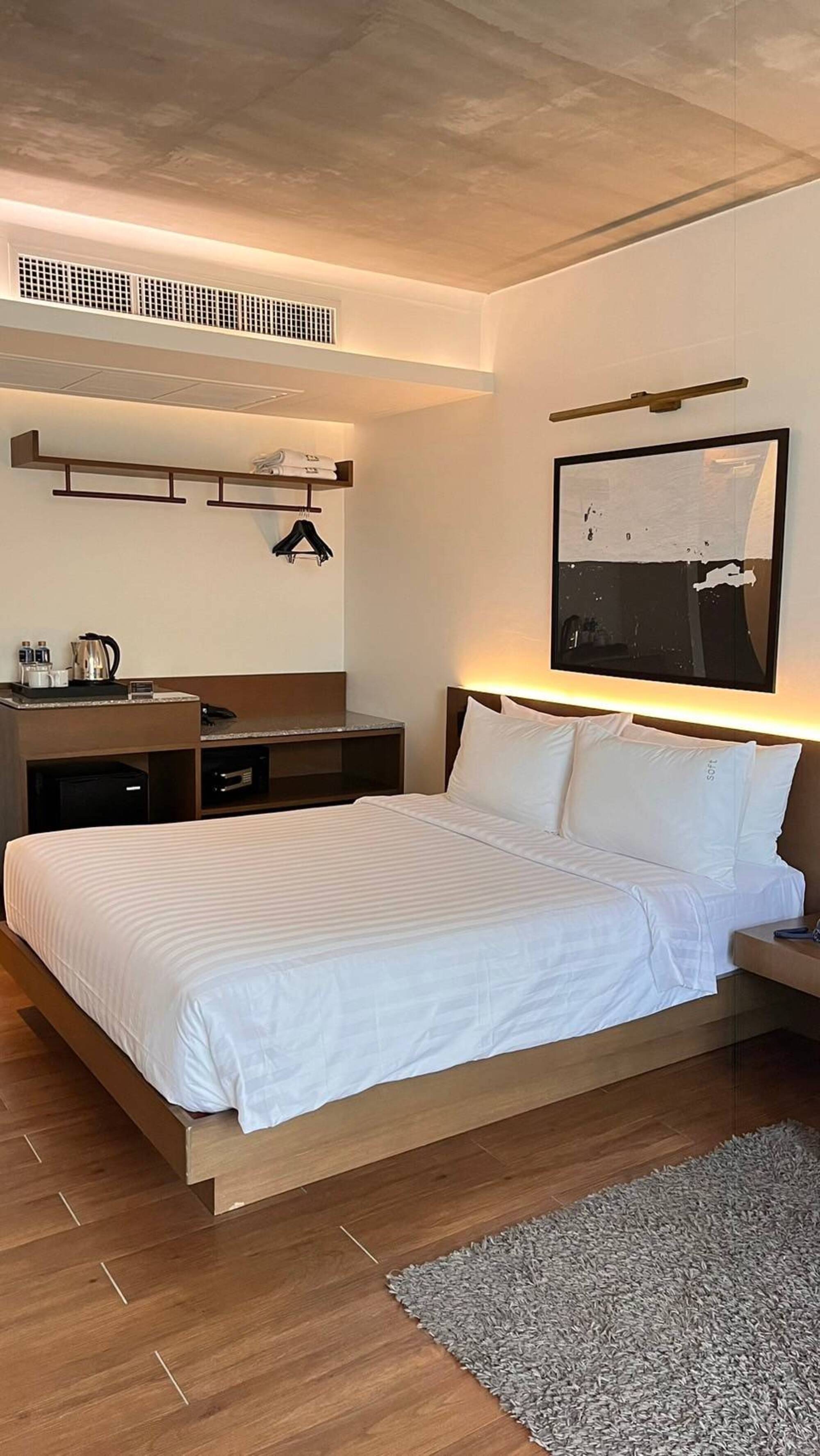 Deluxe Queen Bed