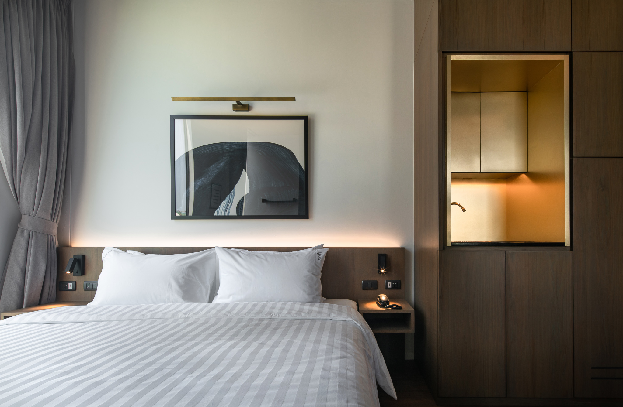 Executive Room thumbnail 2
