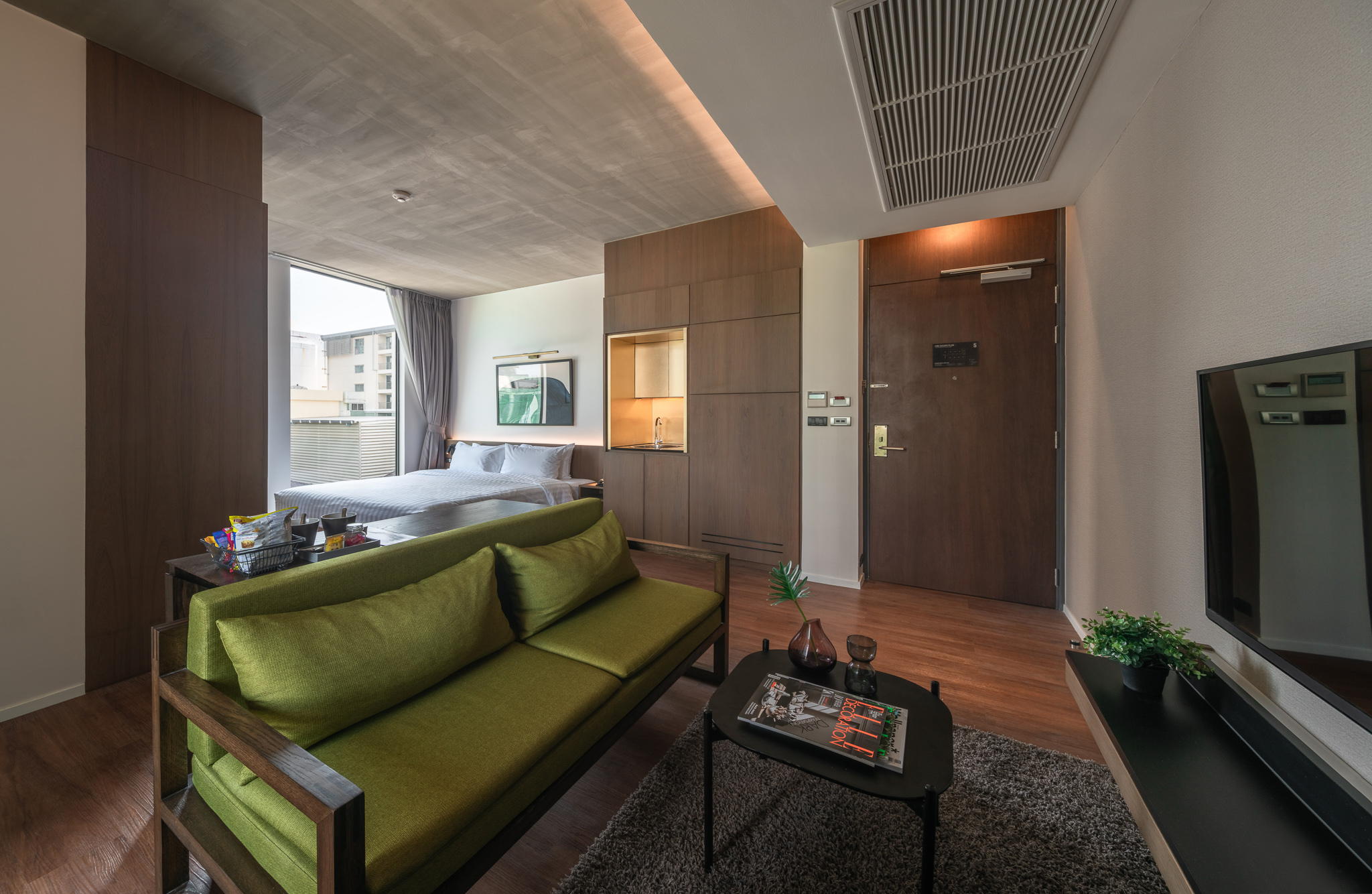 Executive Room thumbnail 3