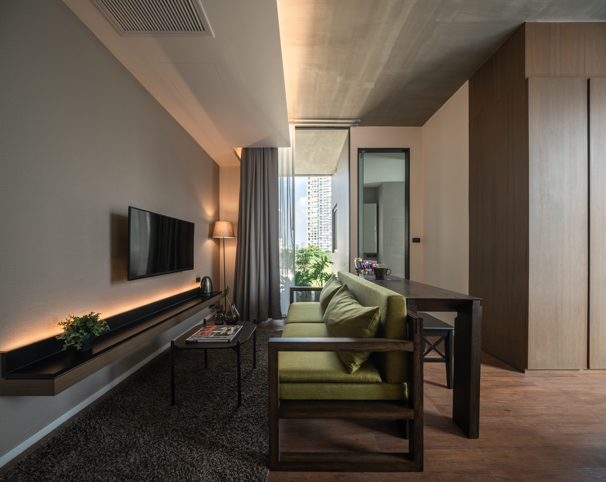 Executive Room thumbnail 4