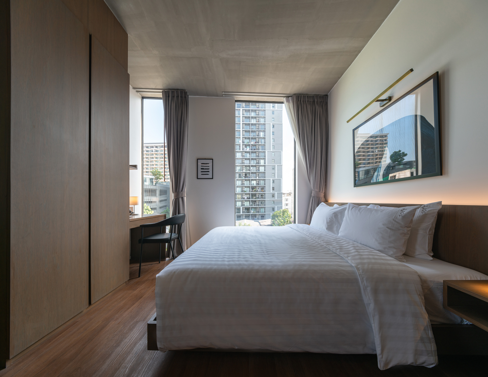 Executive Room thumbnail 6
