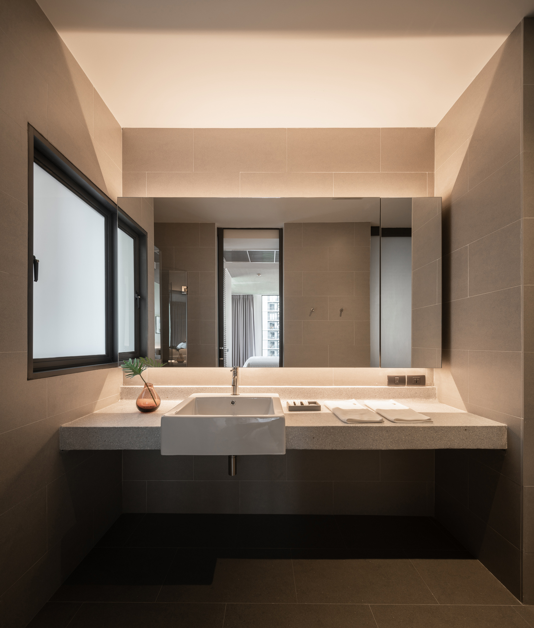 Suite Room thumbnail 2